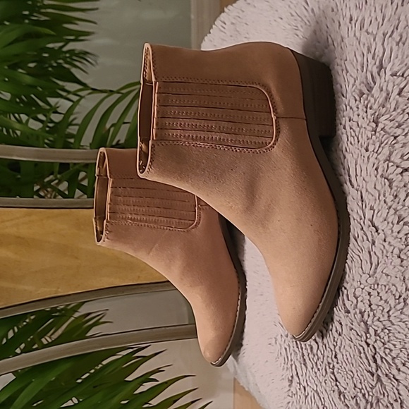 Universal Thread Ankle Boots ❤️ - Picture 1 of 8